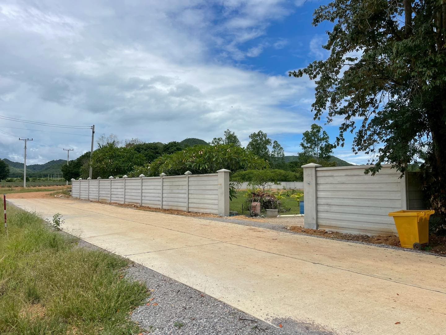 รั้ว + เสาใหญ่ประตู