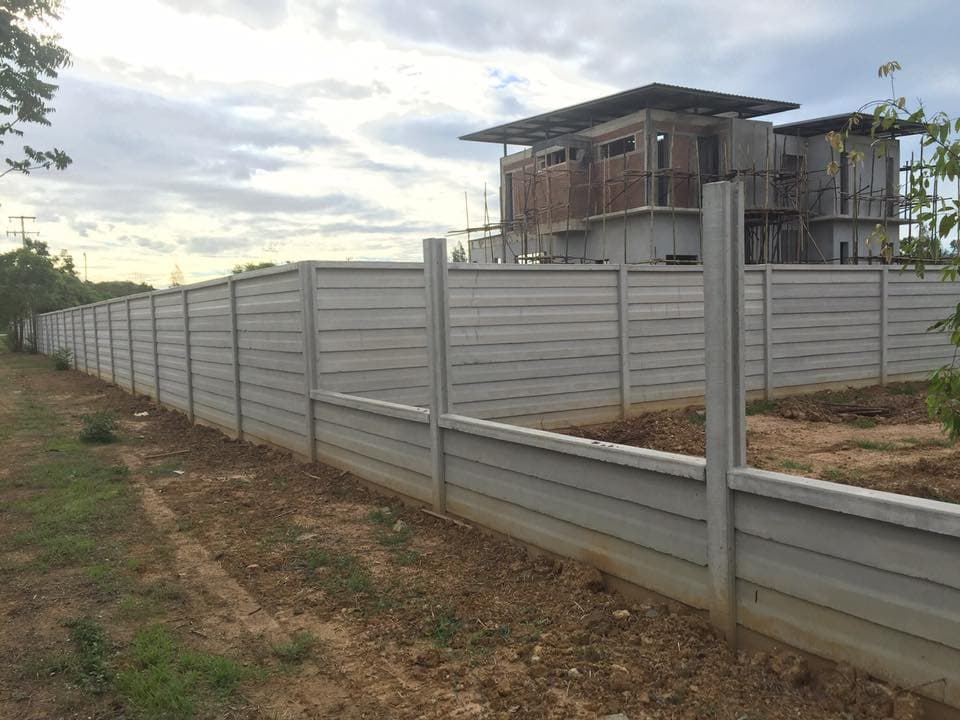 รั้วสำเร็จรูปโปร่ง