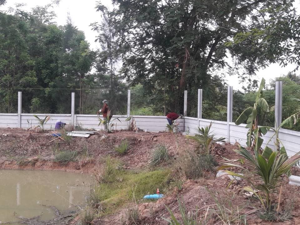 รั้วสำเร็จรูปโปร่ง