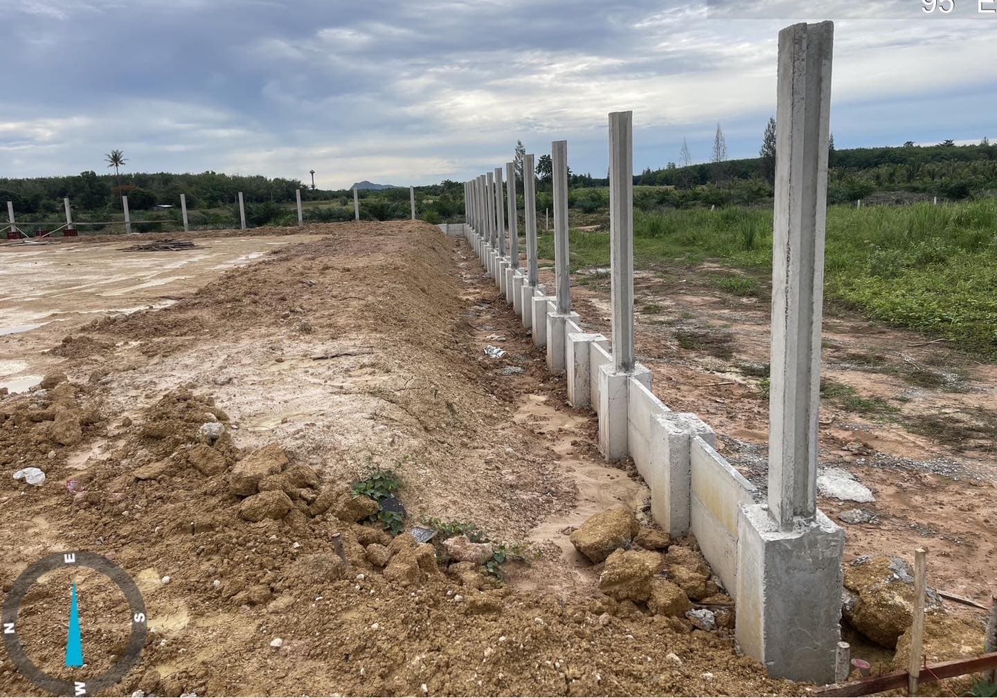 รั้ว + กำแพงกันดิน