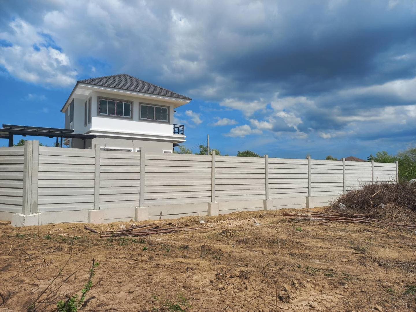 รั้ว + กำแพงกันดิน