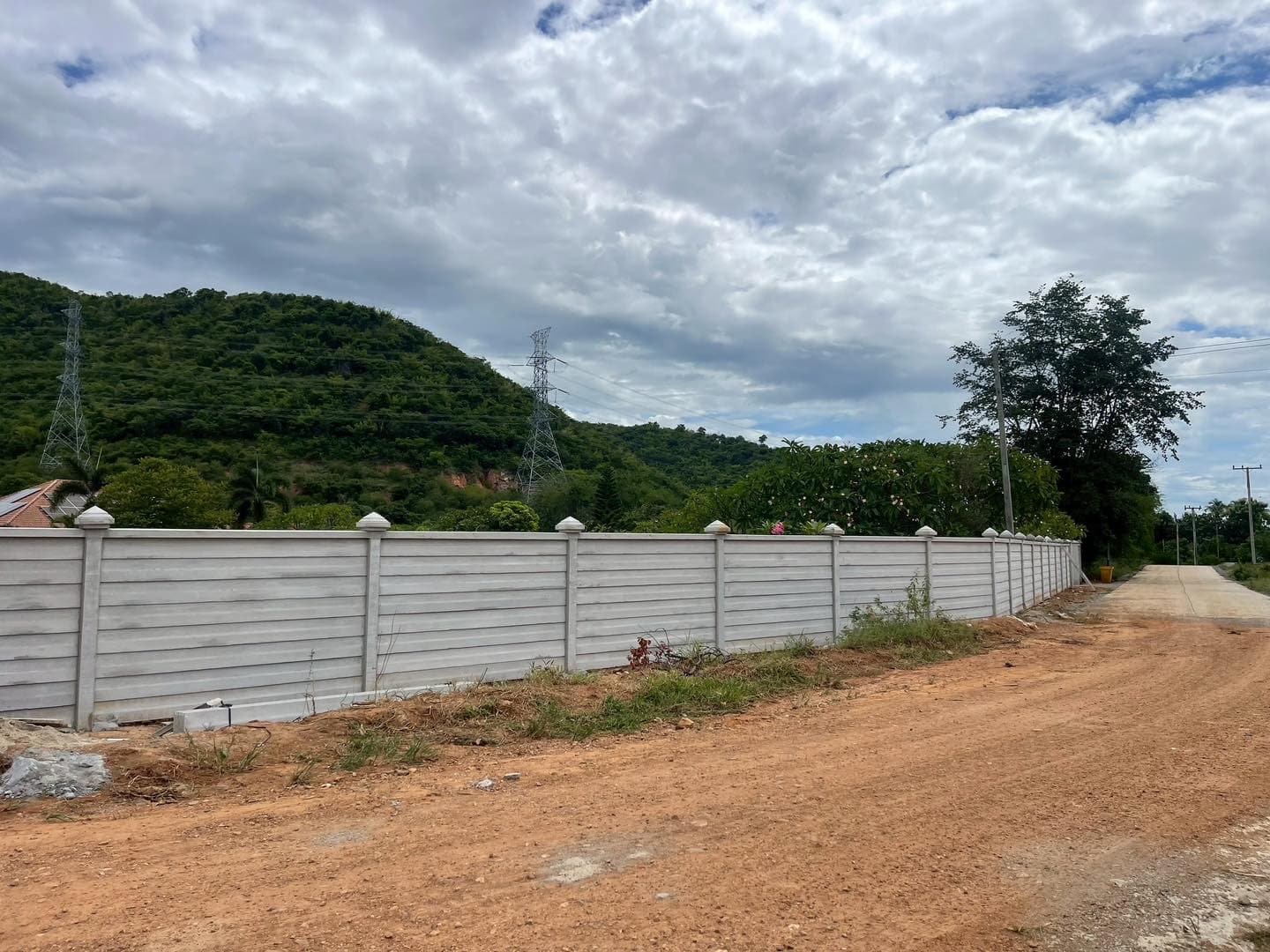 รั้วสำเร็จรูปปิดทึบ