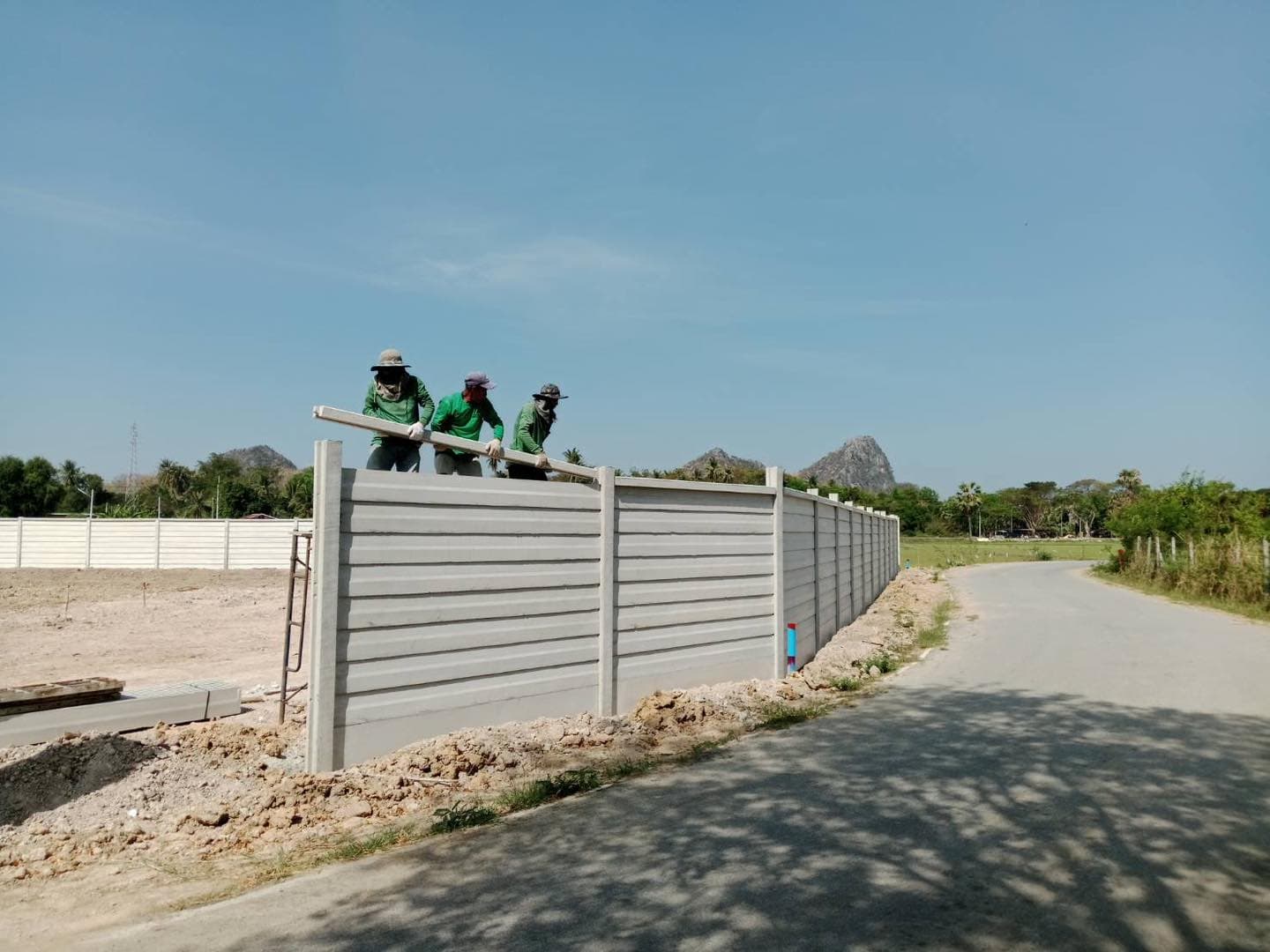 รั้วสำเร็จรูปปิดทึบ